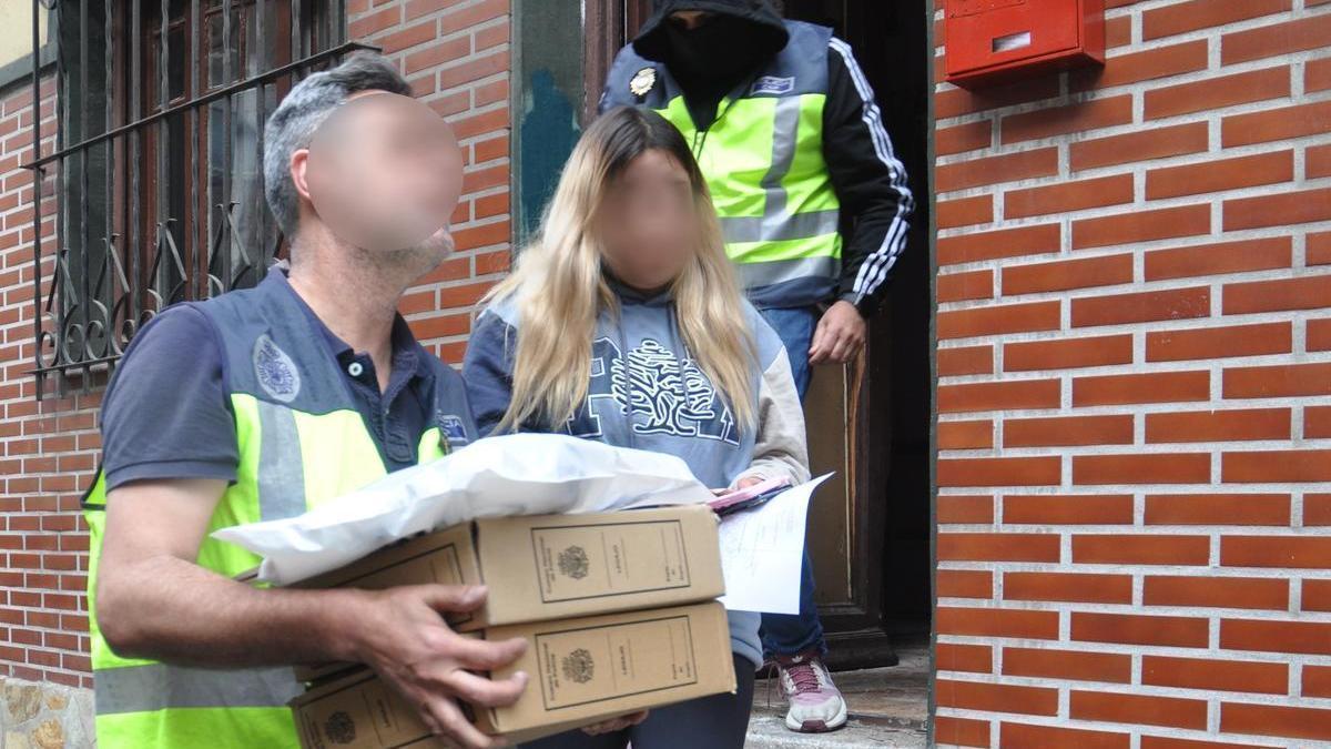 La operación contra la explotación sexual de mujeres se ha desarrollado en un chalé del barrio de Bolueta en Bilbao. |Policía Nacional