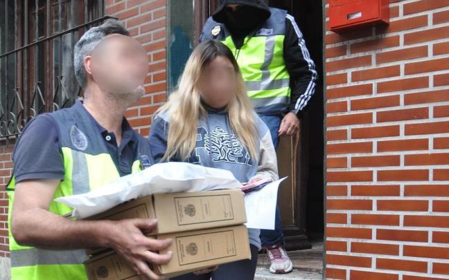 La operación contra la explotación sexual de mujeres se ha desarrollado en un chalé del barrio de Bolueta en Bilbao. |Policía Nacional La operación contra la explotación sexual de mujeres se ha desarrollado en un chalé del barrio de Bolueta en Bilbao. |Policía Nacional