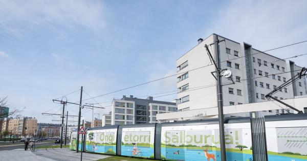 Primer día de funcionamiento del tranvía de Gasteiz hasta Salburua. Foto: Ayuntamiento de Gasteiz