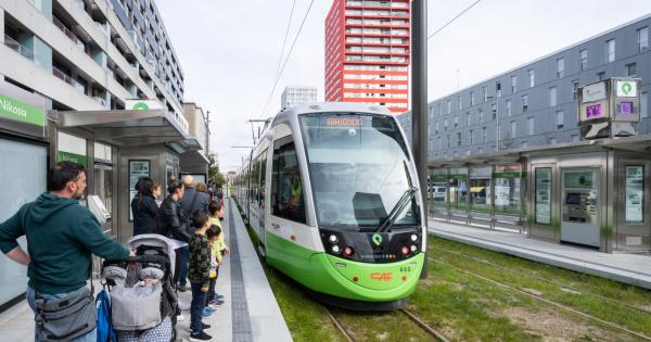 Primer día de funcionamiento del tranvía de Gasteiz hasta Salburua. Foto: Ayuntamiento de Gasteiz