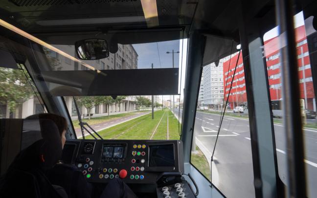 Primer día de funcionamiento del tranvía de Gasteiz hasta Salburua. Foto: Ayuntamiento de Gasteiz