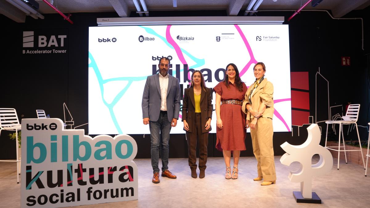 Nora Sarasola, Directora Obra Social BBK; Leixuri Arrizabalaga, Diputada Foral del departamento de Euskera, Cultura y Deporte; Kontxi Claver, Concejala de Desarrollo Económico, Comercio, Empleo y Turismo del Ayuntamiento de Bilbao y Jordi Albareda, CEO de la Fundación Fair Saturday.