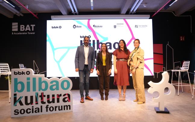 Nora Sarasola, Directora Obra Social BBK; Leixuri Arrizabalaga, Diputada Foral del departamento de Euskera, Cultura y Deporte; Kontxi Claver, Concejala de Desarrollo Económico, Comercio, Empleo y Turismo del Ayuntamiento de Bilbao y Jordi Albareda, CEO de la Fundación Fair Saturday.