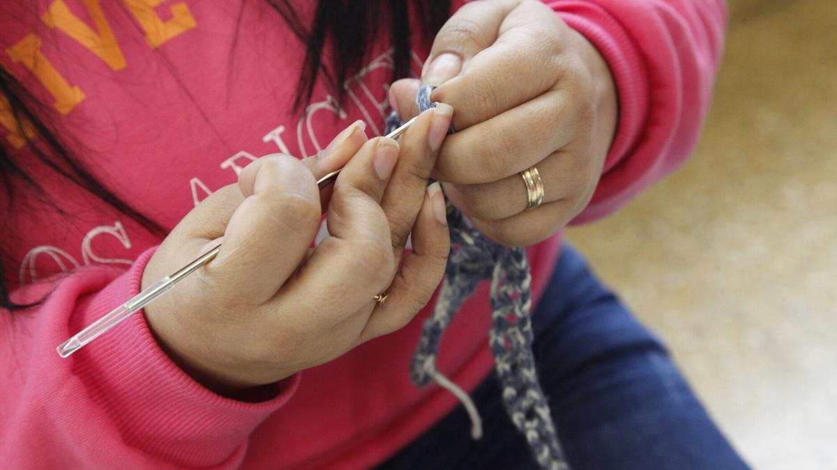 La oferta de actividades programadas incluye también un taller de costura.