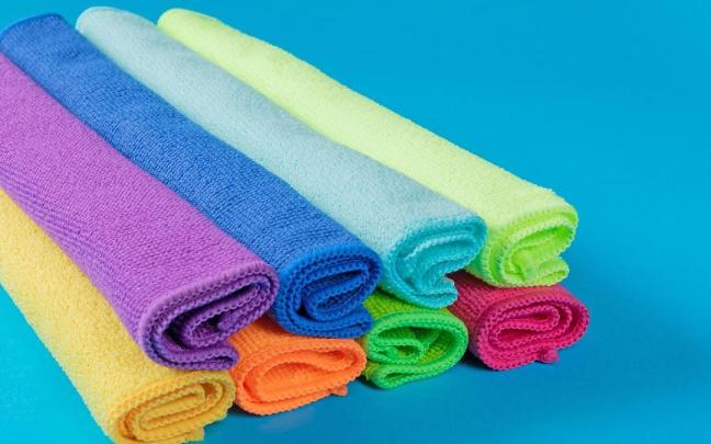 Bayetas de microfibra en diferentes colores.