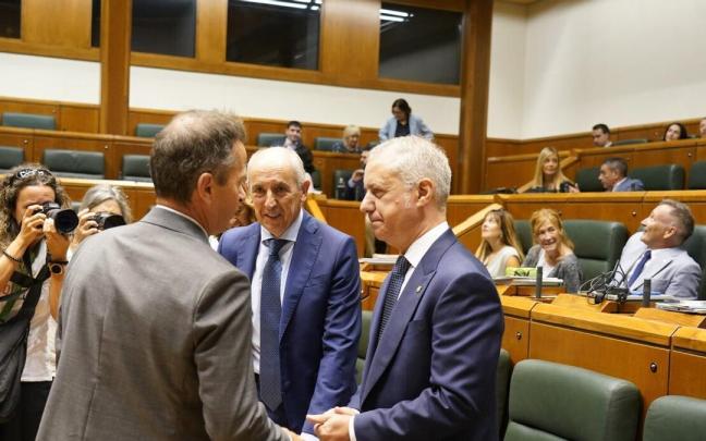El lehendakari a su llegada al pleno de Política General.
