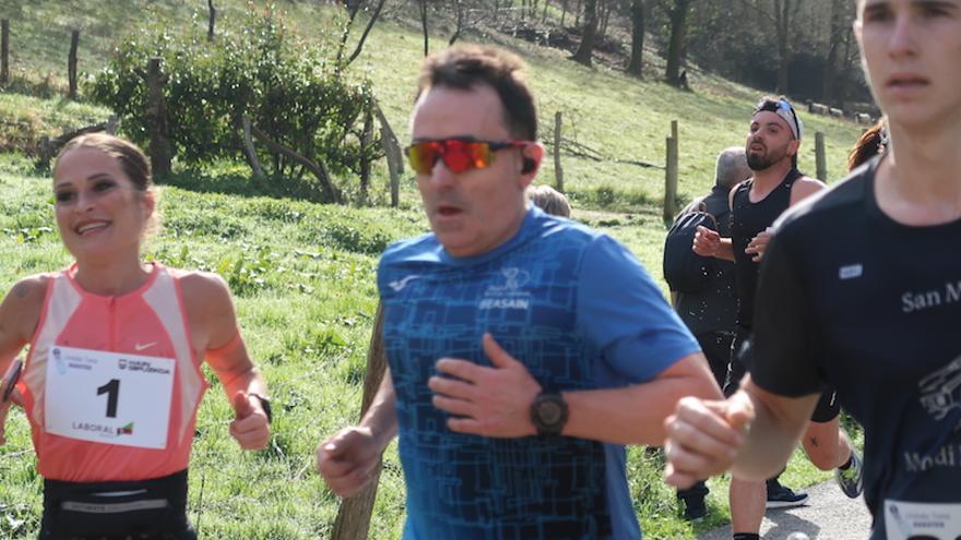 La influencer navarra Verdeliss, con otros dos corredores.