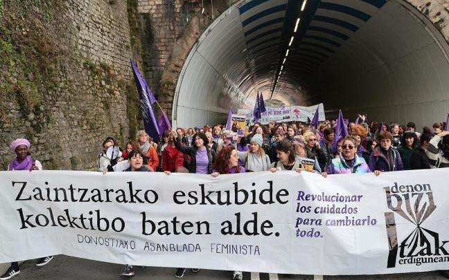 Manifestación del 8M en Donostia, en imágenes.