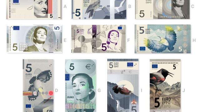 Las diez propuestas preseleccionadas de los nuevos diseños de los billetes de euros mostrados en los billetes de cinco euros.