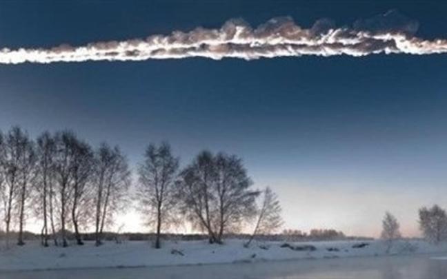 La explosión del asteroide en Cheliábinsk (Rusia).