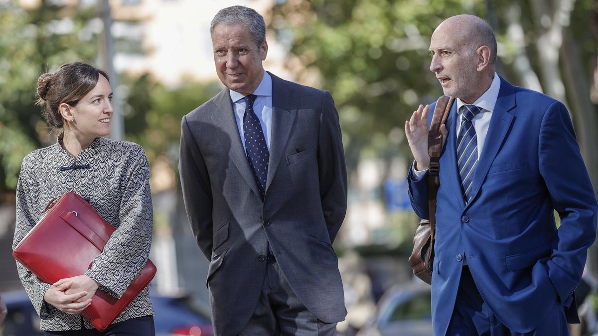 El expresidente valenciano Eduardo Zaplana, a su llegada a una de las sesiones del juicio por el 'caso Erial'.