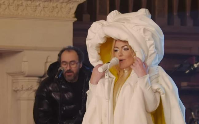 Amaia Montero y su 'edredón'.