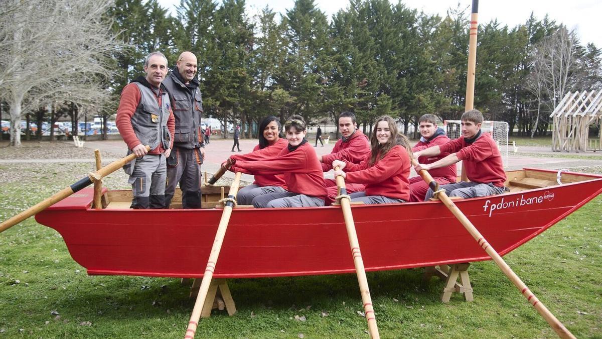 Los profesores Fernando Ziganda y Aingeru Zabaleta y los alumnos Aleli Ramírez, Silvia Lacasa, Sofía Garrués, Asier Perales, Javier Carabias e Iker Goñi.