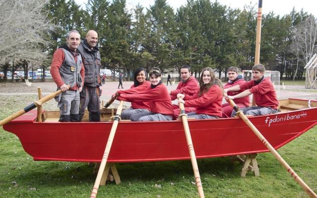 Los profesores Fernando Ziganda y Aingeru Zabaleta y los alumnos Aleli Ramírez, Silvia Lacasa, Sofía Garrués, Asier Perales, Javier Carabias e Iker Goñi. Los profesores Fernando Ziganda y Aingeru Zabaleta y los alumnos Aleli Ramírez, Silvia Lacasa, Sofía Garrués, Asier Perales, Javier Carabias e Iker Goñi.