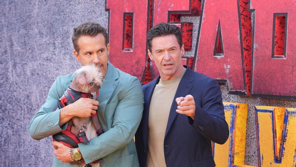 Ryan Reynolds y Hugh Jackman en la presentación de 'Deadpool y Lobezno' en Londres.