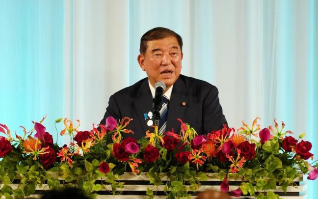 Dimite el primer ministro de Japón ante las críticas y divisiones en el seno de su partido