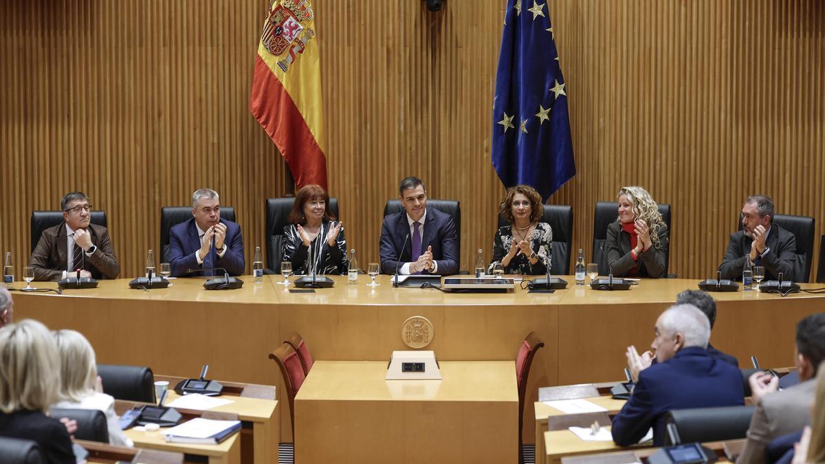 Pedro Sánchez reúne a los grupos parlamentarios en el Congreso y el Senado.