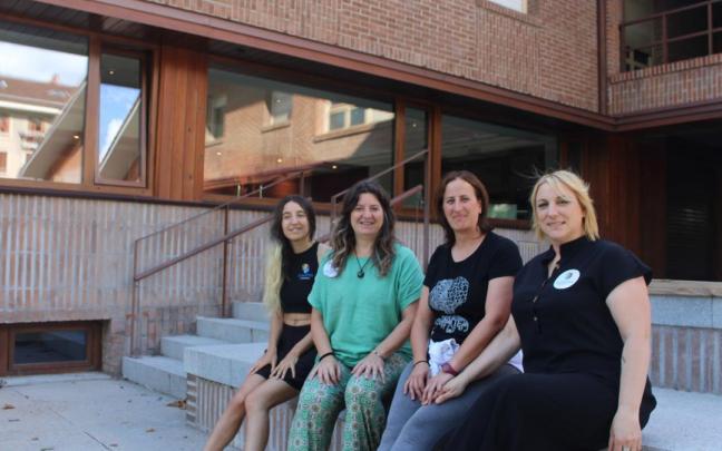 Maider Triviño, Deiane Madinabeitia, Izaskun Díaz de Gereñu y Oihane Llinaren, integrantes de la junta directiva de DebaTEA.