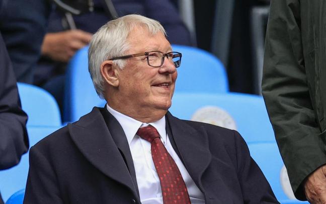 Sir Alex Ferguson, como espectador durante un partido.