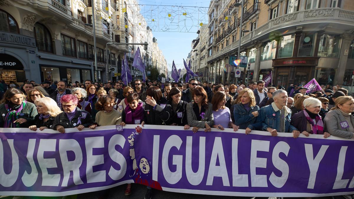 Una marea violeta sale a las calles en protesta contra la violencia machista