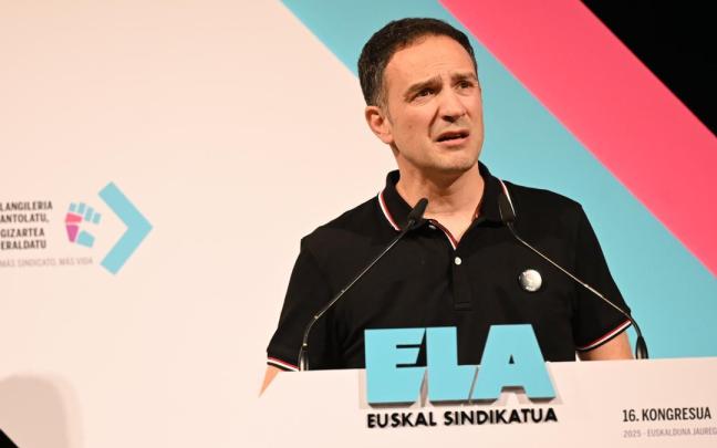 El secretario general de ELA, Mitxel Lakuntza, durante la apertura del 16º Congreso del sindicato ELA bajo el lema ‘Langileria antolatu, gizartea eraldatu’
