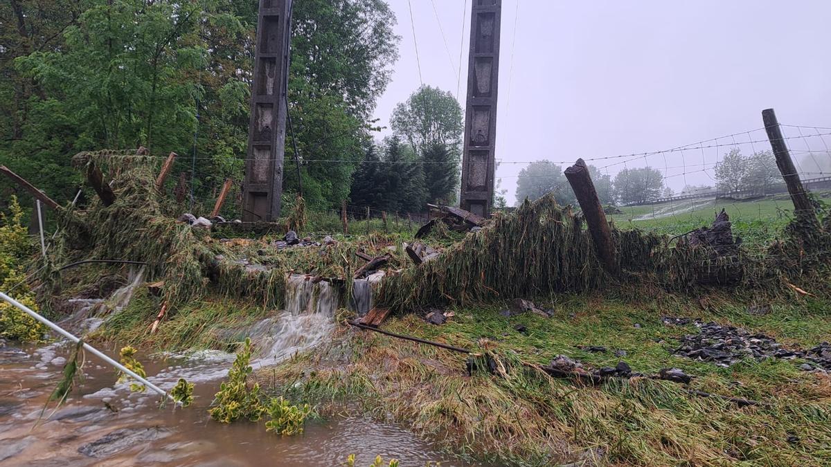 El agua se precipitó por las faldas del monte Aloña
