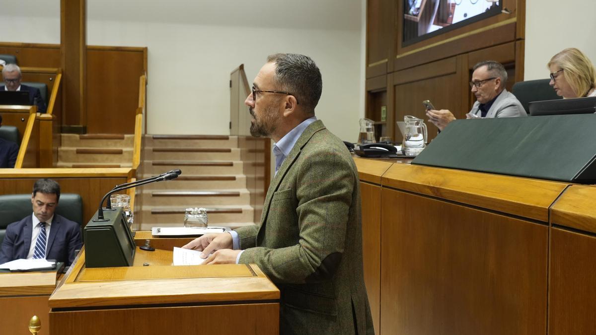 Consejero vasco de Vivienda, Denis Itxaso.