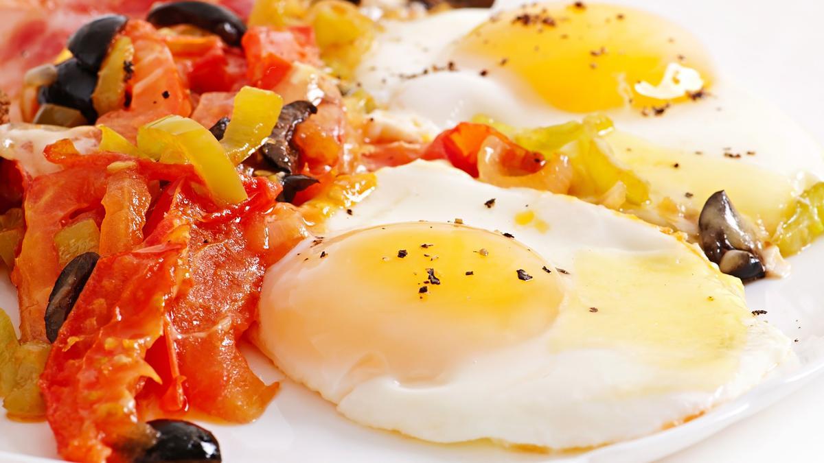 Huevo a la plancha con verduras trituradas.