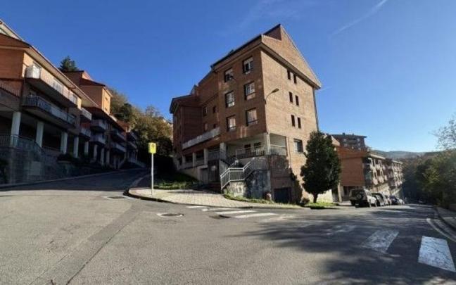 Uno de los accesos de José Luis Iñarra Pasealekua.