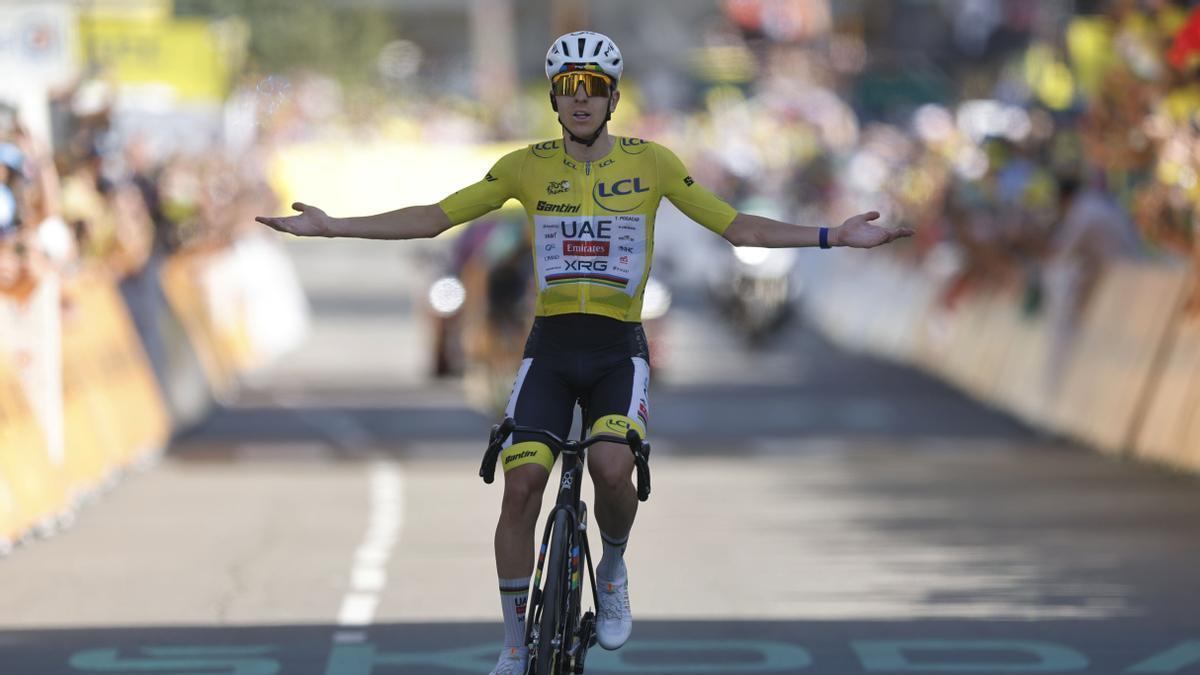 Pogacar, vencedor por aplastamiento en Alpe d'Huez.