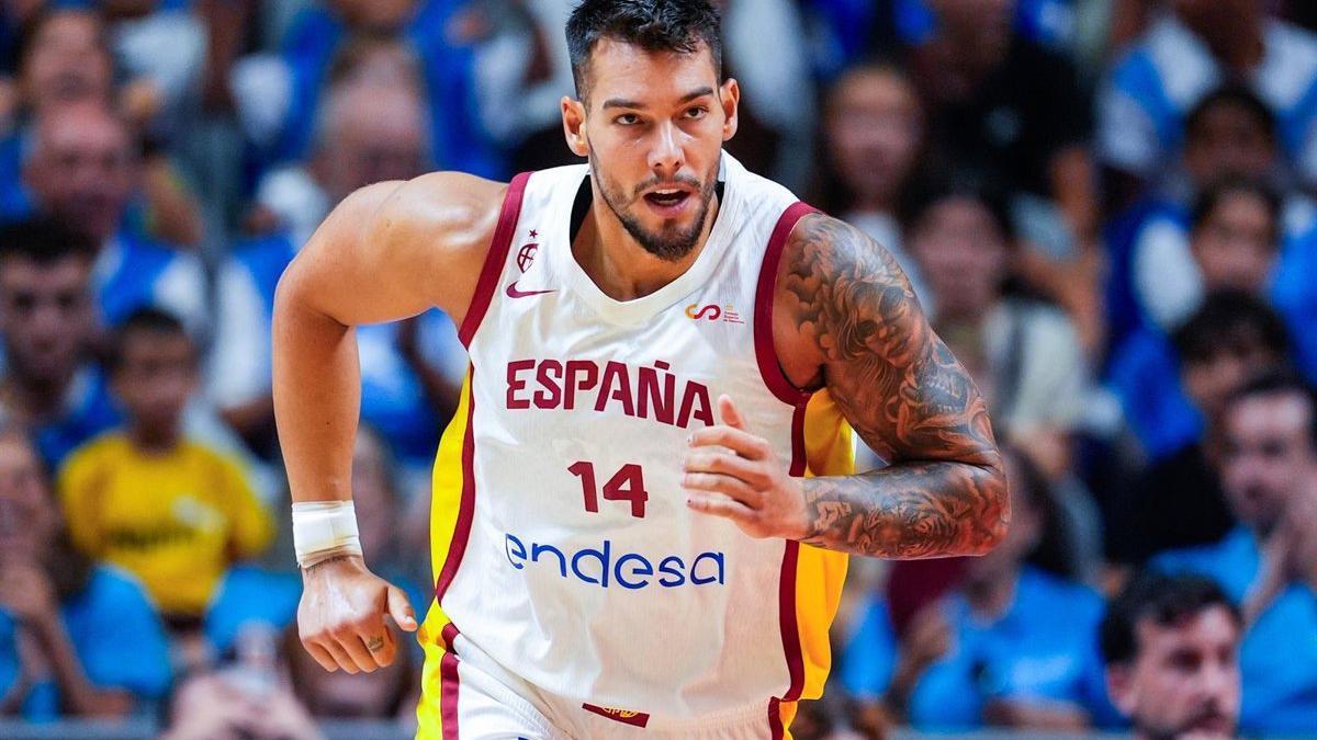 Willy Hernangómez, durante un partido con la selección española