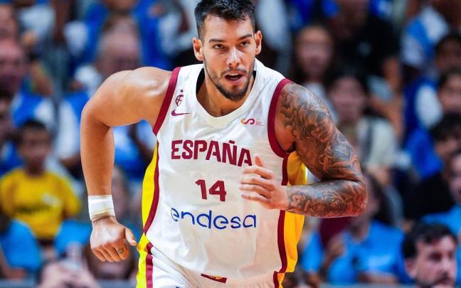 Willy Hernangómez, durante un partido con la selección española