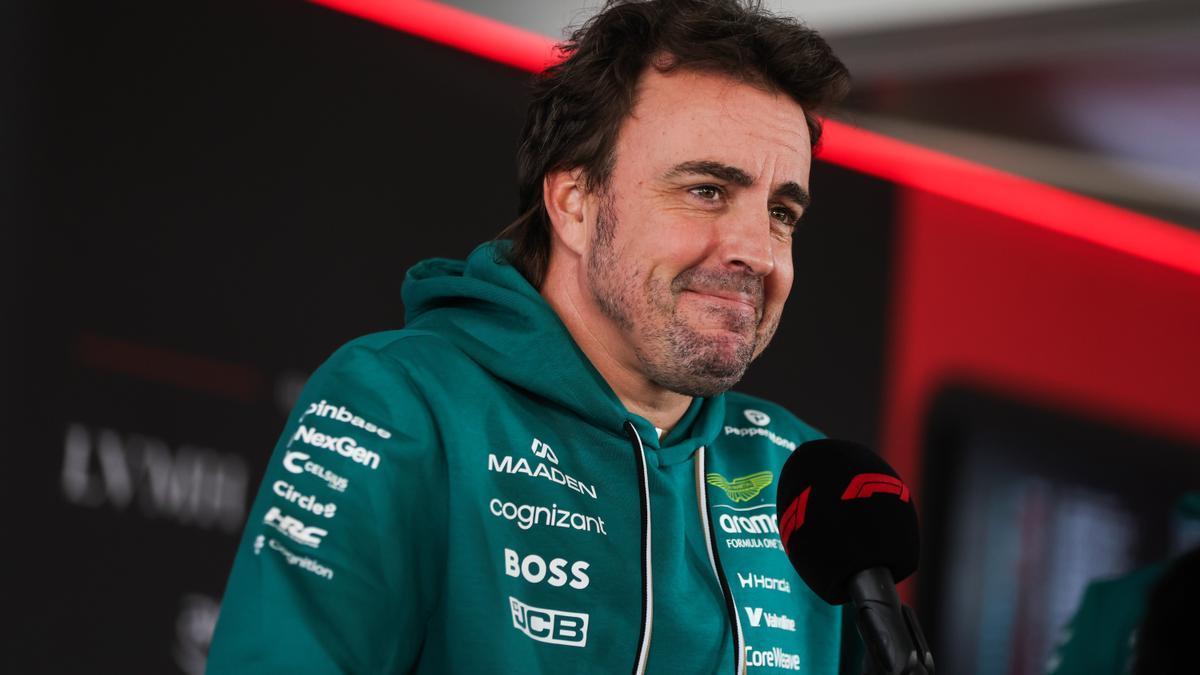 Fernando Alonso atendiendo a los medios en el pasado Gran Premio de Zandvoort.