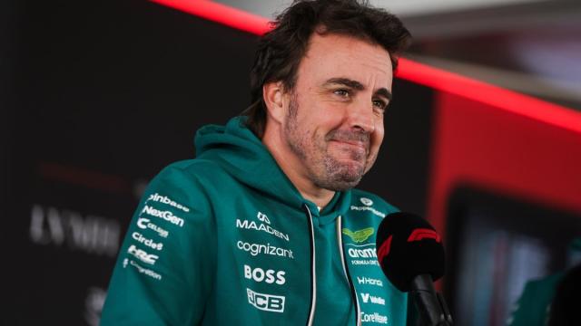 Fernando Alonso atendiendo a los medios en el pasado Gran Premio de Zandvoort.