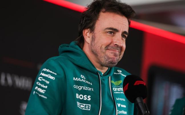 Fernando Alonso atendiendo a los medios en el pasado Gran Premio de Zandvoort.