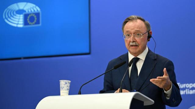 El presidente de Ceuta, Juan Jesús Vivas, durante una rueda de prensa en Bruselas