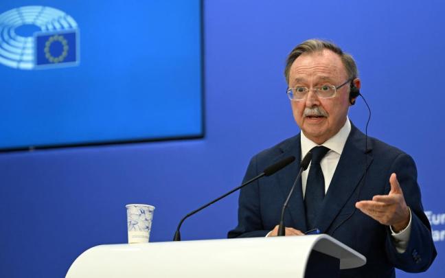 El presidente de Ceuta, Juan Jesús Vivas, durante una rueda de prensa en Bruselas