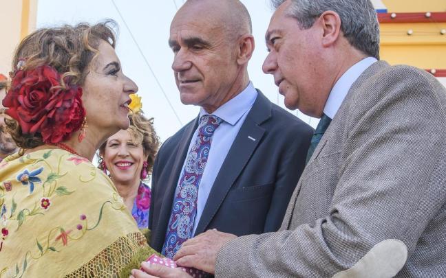 María Jesús Montero visita la Feria de Abril