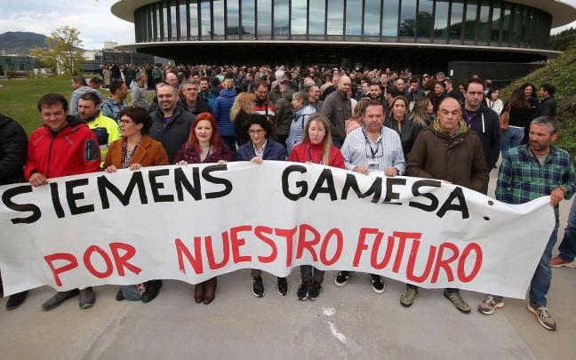 Fotos de la concentración de trabajadores de Siemens Gamesa el pasado mes de octubre en defensa del empleo Fotos de la concentración de trabajadores de Siemens Gamesa el pasado mes de octubre en defensa del empleo