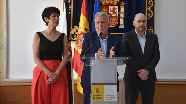 El ministro de Política Territorial y Memoria Democrática, Ángel Víctor Torres, y la ministra de Inclusión, Seguridad Social y Migraciones, Elma Saiz