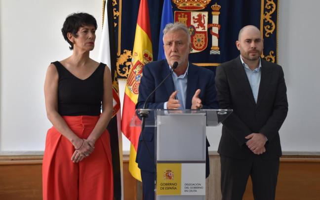 El ministro de Política Territorial y Memoria Democrática, Ángel Víctor Torres, y la ministra de Inclusión, Seguridad Social y Migraciones, Elma Saiz