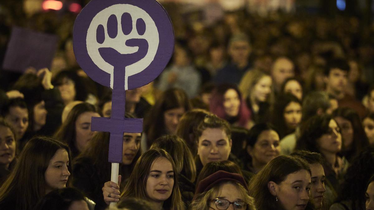 Cientos de personas durante una manifestación convocada por el Movimiento Feminista de Euskal Herria.