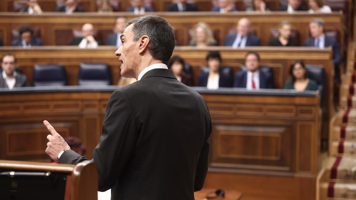 El presidente del Gobierno, Pedro Sánchez, interviene durante una sesión de control.