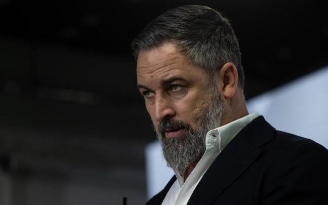 El presidente de Vox, Santiago Abascal, durante la rueda de prensa en la sede de la formación.