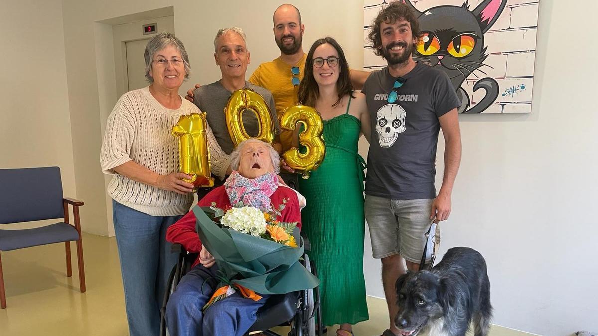 Julia Fernández, con sus familiares.