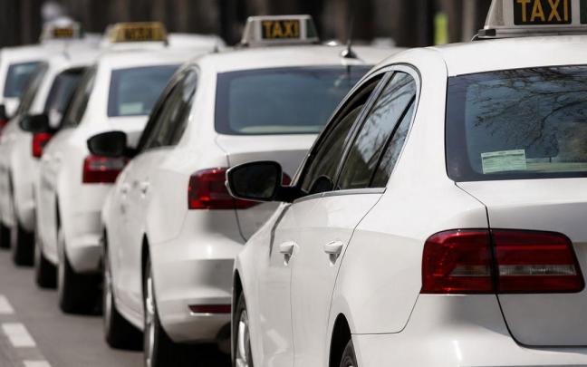 Gasteizko Udalak 20 taxi lizentzia berri sustatuko ditu guardien dekretua behin betiko onartu ondoren.