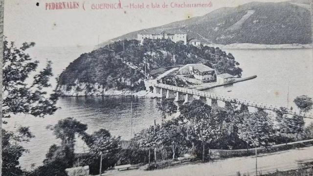 Hotel-balneario en el islote de Txatxarramendi