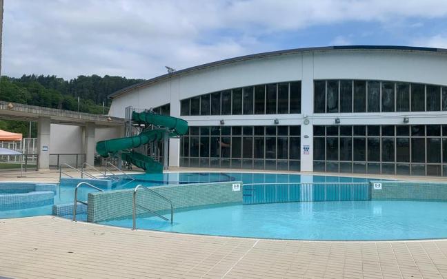Imagen de la piscina exterior de Agorrosin, que inicia la cuenta atrás para su apertura. / B.U. Imagen de la piscina exterior de Agorrosin, que inicia la cuenta atrás para su apertura.
