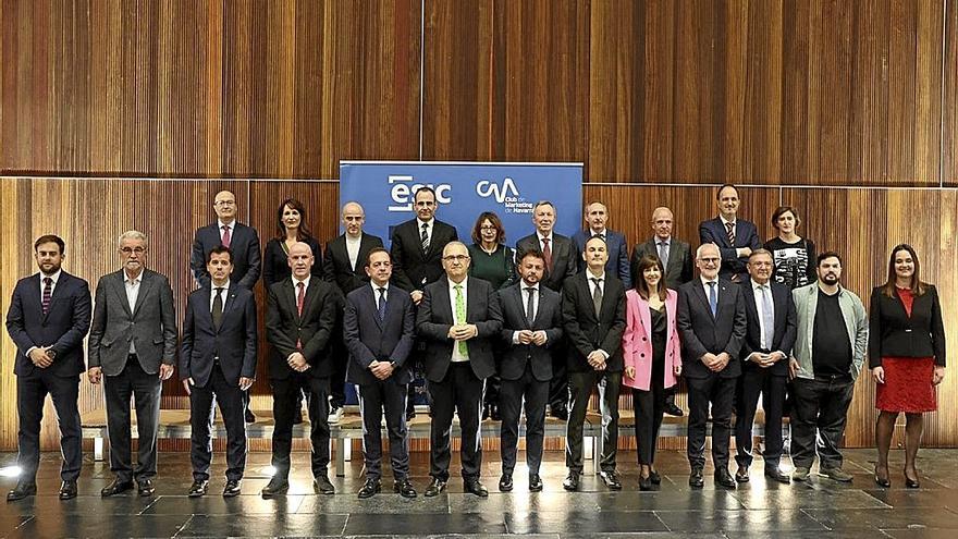 Segundo fila (i-d): Carlos Fernández Valdivielso, María Sanz de Galdeano, Gorka Jiménez, Óscar Ortiz, Sonia García, Joaquín Ansa, José Manuel Erro, José María Monteros, Luis Miguel Andueza y Nuria Centeno. Dela