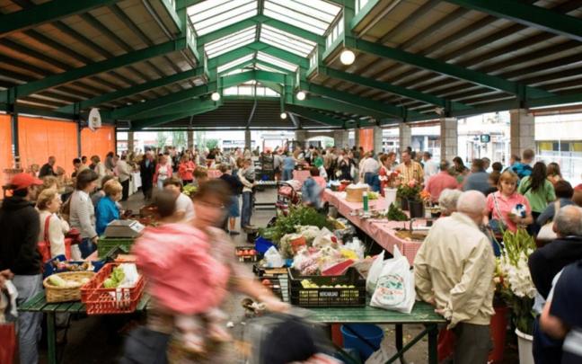 La plaza del mercado de Gernika-Lumo acogerá una feria temática centrada en el bacalao y el vino de Rioja / Turismo Gernika La plaza del mercado de Gernika-Lumo acogerá una feria temática centrada en el bacalao y el vino de Rioja